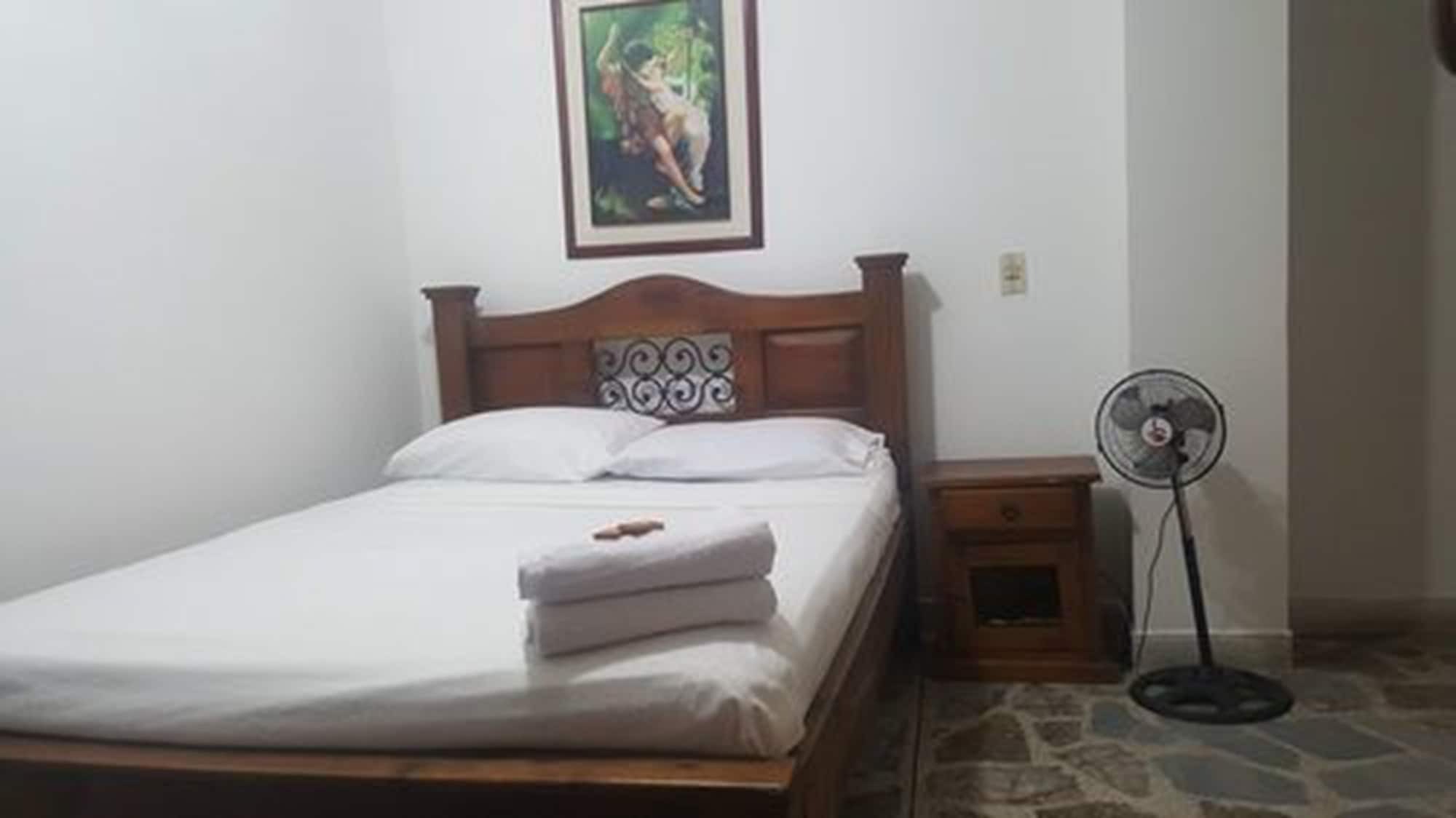 Ayenda 1228 Balcones De La 70 Medellin